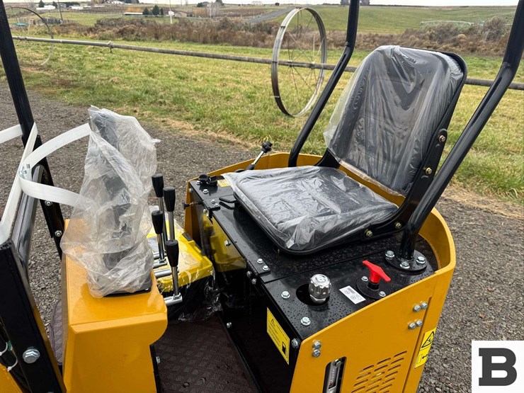 2025-cfg-industrial-h12r-mini-excavator-image-28