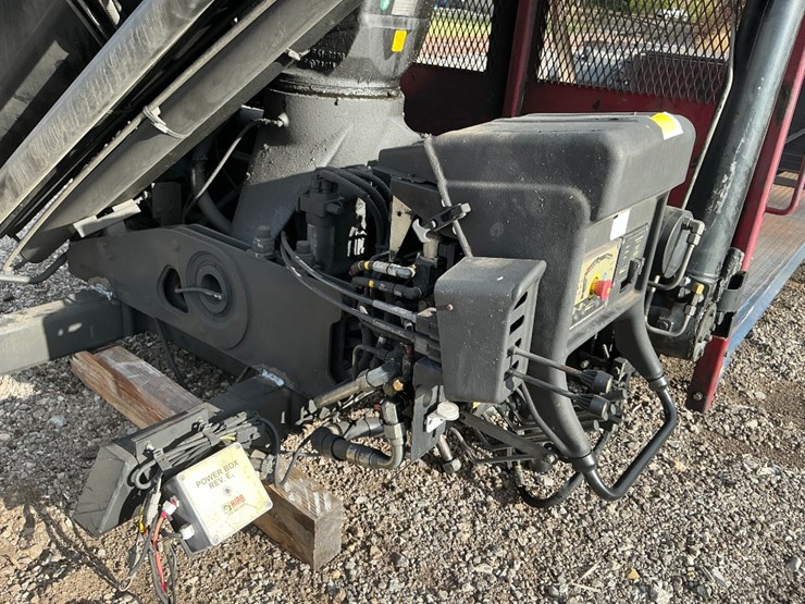 2013-hiab-xs-322-hipro-knuckle-crane-w/-8'x24'-steel-flatbed-image-12