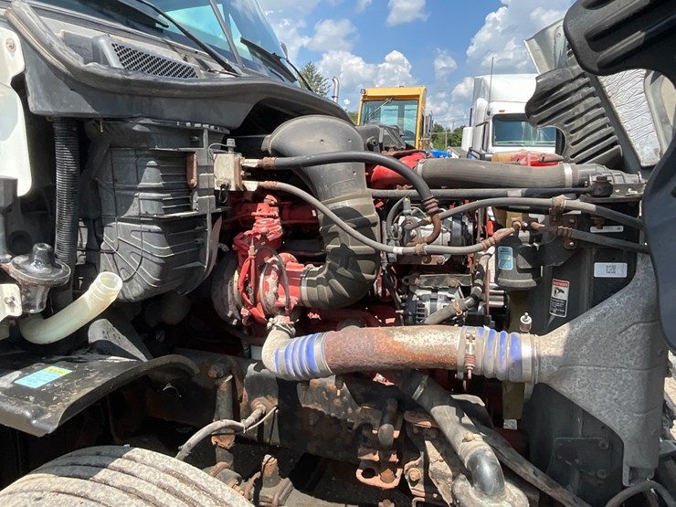 2016-freightliner-ca125-day-cab-image-20