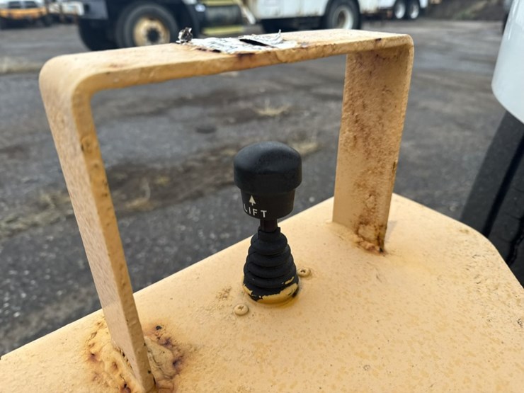 #2000-•-2014-freightliner-altec-digger-derrick-image-12