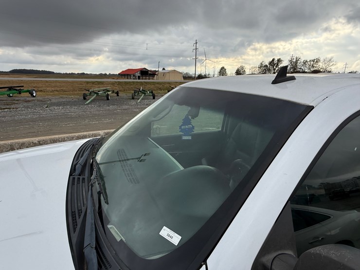 2012-chevrolet-suburban-image-18