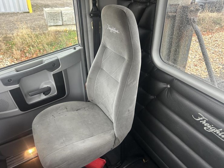 #1675-•-2016-freightliner-harrison-glider-kit-day-cab-truc-image-71