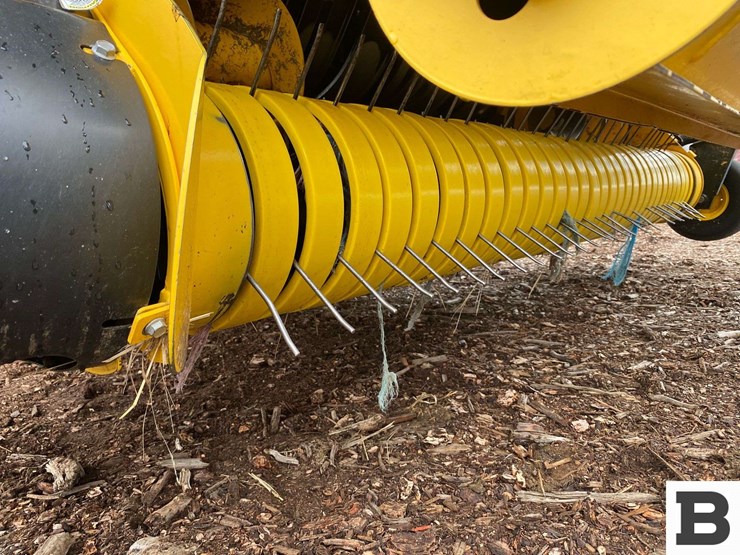 new-holland-340-image-14