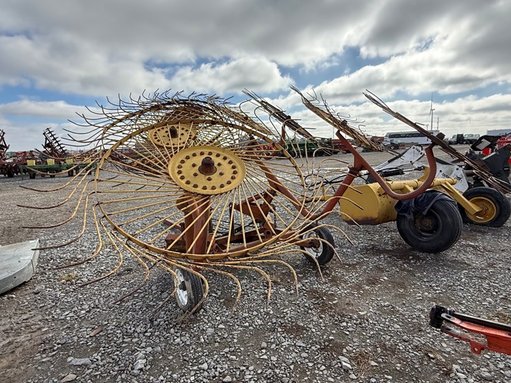 #22611-•-8-wheel-hay-rake-image-22