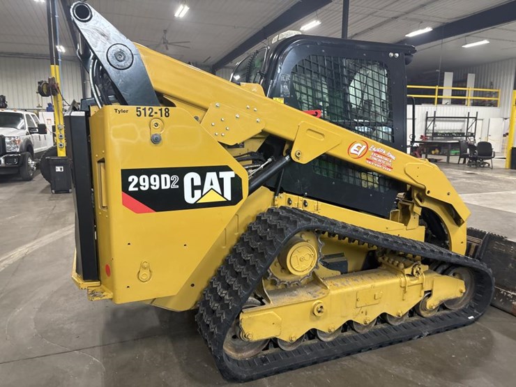 2018-caterpillar-228-image-11