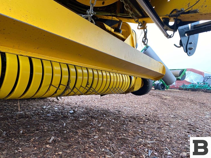 new-holland-340-image-13