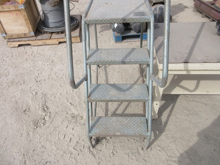 lot-of-metal-portable-4-step-ladder-w/guard-rail,-image-4