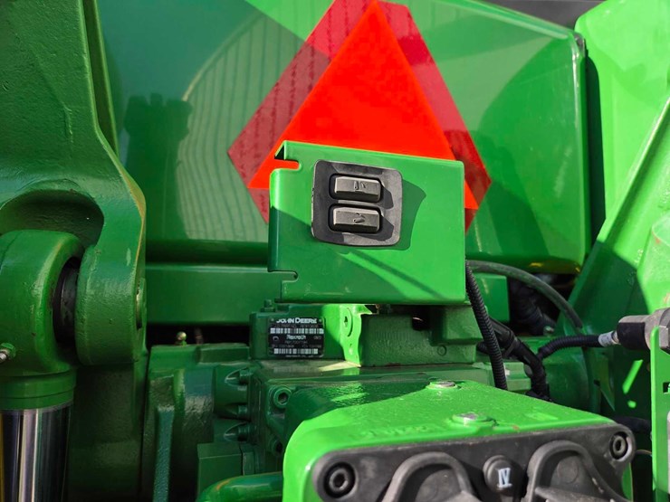 2012-john-deere-8285r-image-33