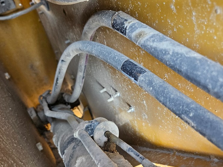 2023-caterpillar-299d3-image-92