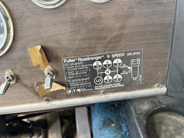 #1193-•-1984-peterbilt-cab-over-truck-tractor-image-47