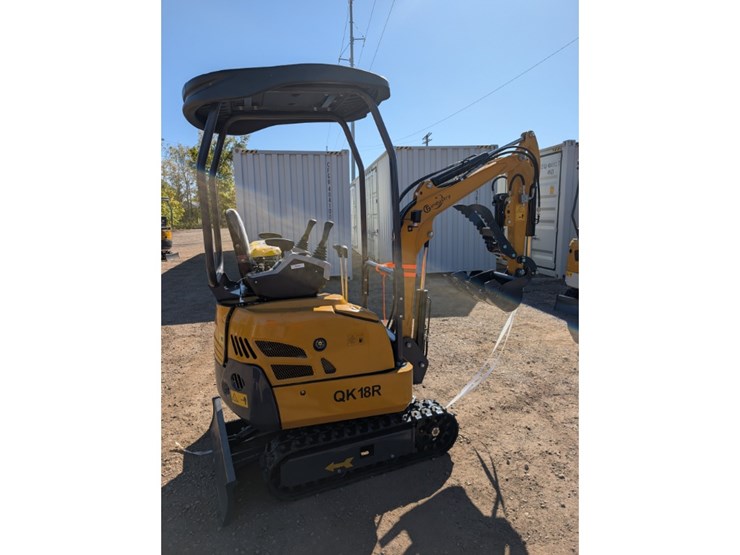 cfg-qk18r-mini-excavator-w/-hydraulic-thumb-image-5