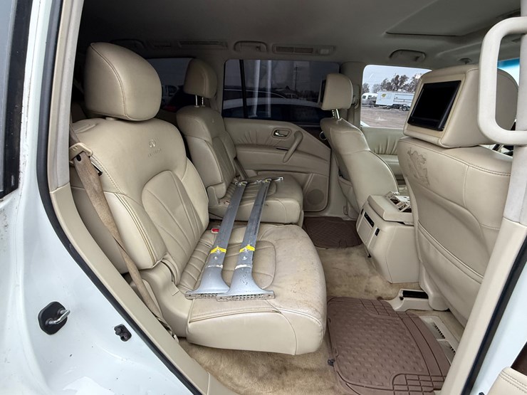 2012-infiniti-qx56-image-25