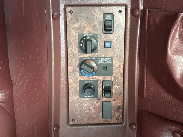 2000-international-9200i-image-40