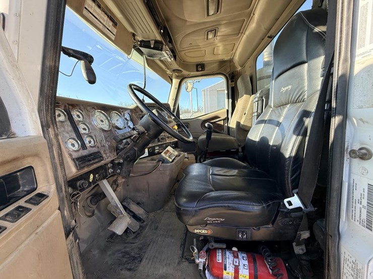 #1965-•-2008-international-eagle-day-cab-truck-tractor-image-30