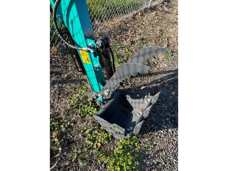 cfg-qk16r-mini-excavator-w/-hydraulic-thumb-image-5