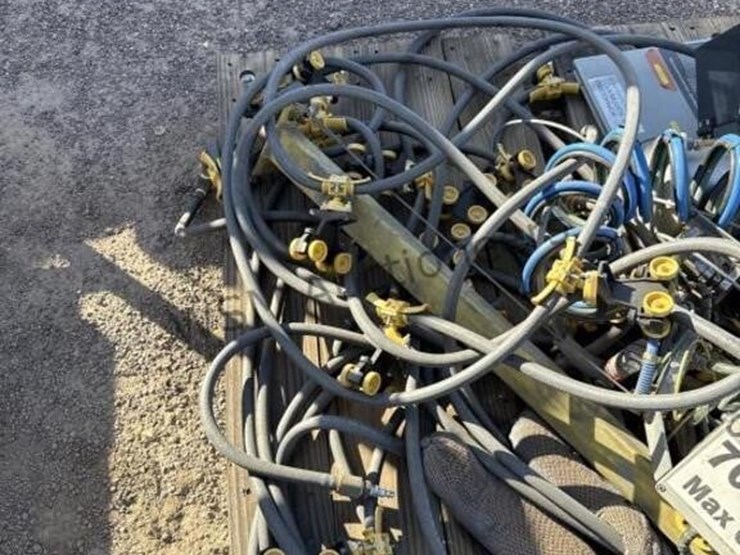 pallet-of-misc-vac-lift-equipment-image-10