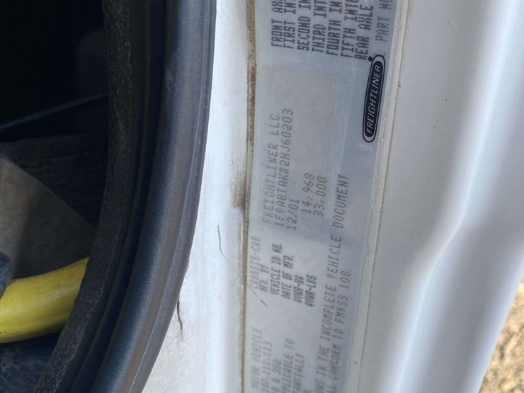 2002-freightliner-fl70-image-55