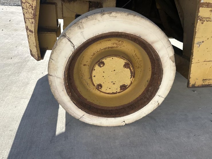 caterpillar-t80d-image-37