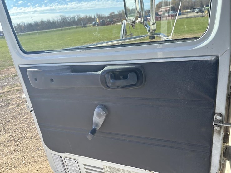 #1337-•-1998-mack-cs200-flatbed-truck-image-41