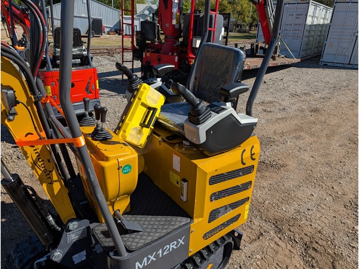 cfg-mx12rx-mini-excavator-w/-mechanical-thumb-image-6