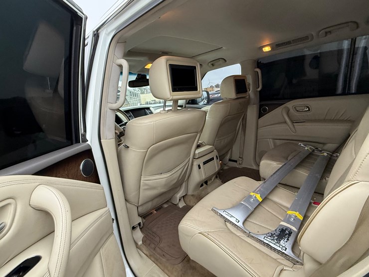 2012-infiniti-qx56-image-36
