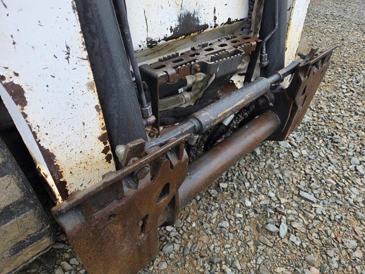 2013-bobcat-t770-image-9