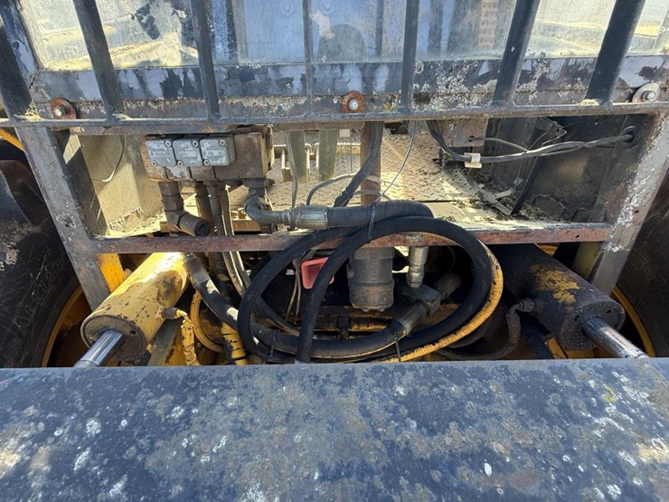 #1975-•-massey-ferguson-14k-forklift-image-28