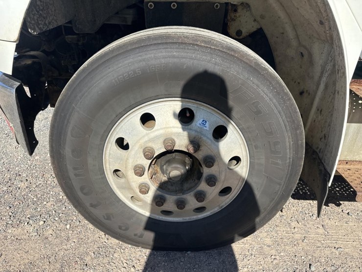 2013-freightliner-m2-106-image-73