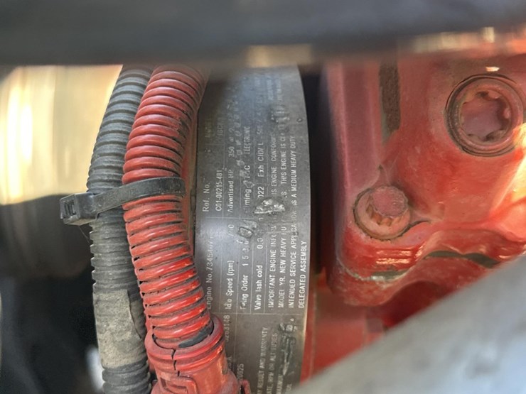 2013-freightliner-m2-106-image-54