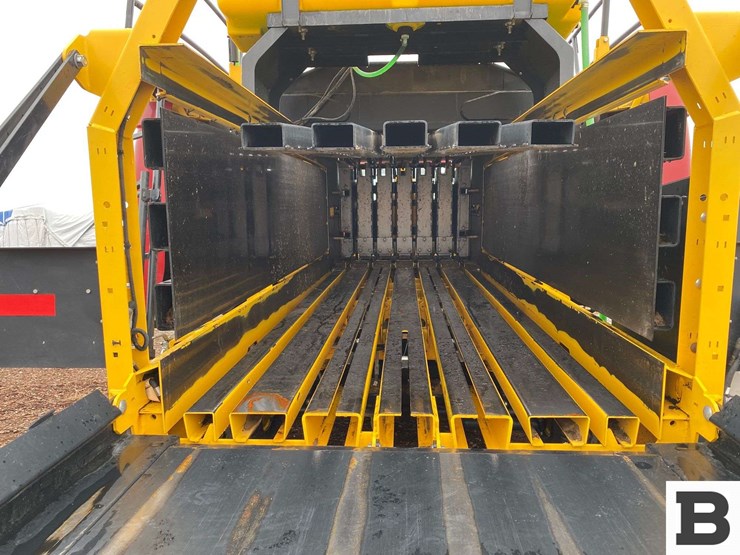 new-holland-340-image-46