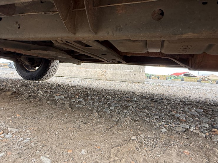 2012-chevrolet-suburban-image-7