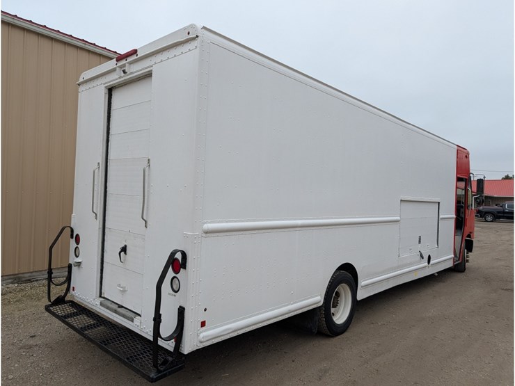 2016-freightliner-mt55-image-5