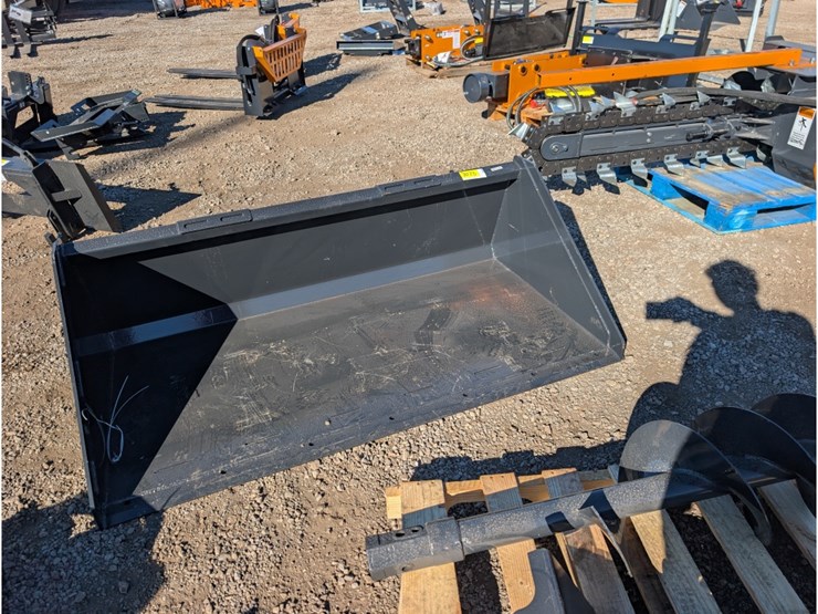 wolverine-skid-steer-bucket-66"-image-2