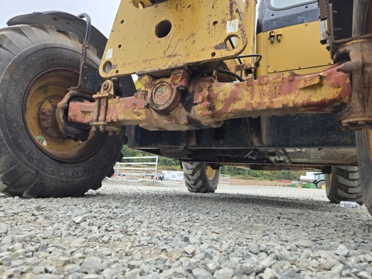 caterpillar-th83-image-41