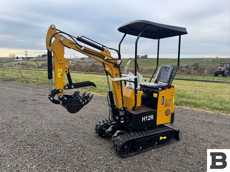 2025-cfg-industrial-h12r-mini-excavator-image-2