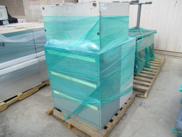 lot-of-(3)-metal-cabinets-image-1