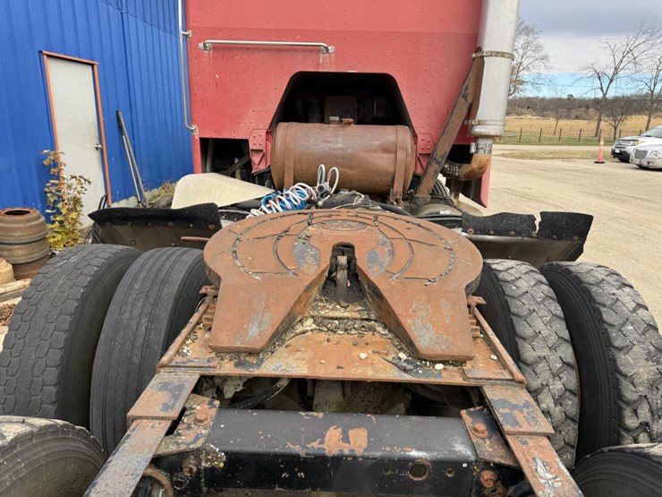 #1193-•-1984-peterbilt-cab-over-truck-tractor-image-12