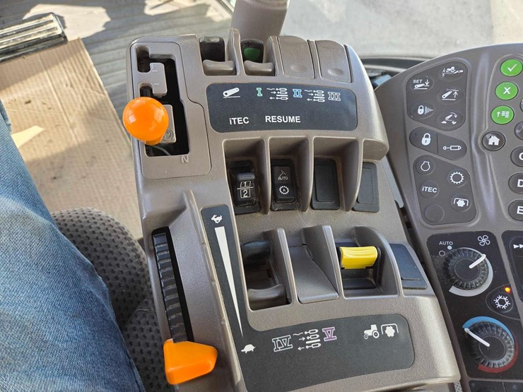 2012-john-deere-8285r-image-68