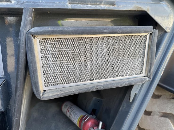 2013-gehl-dl11-image-55