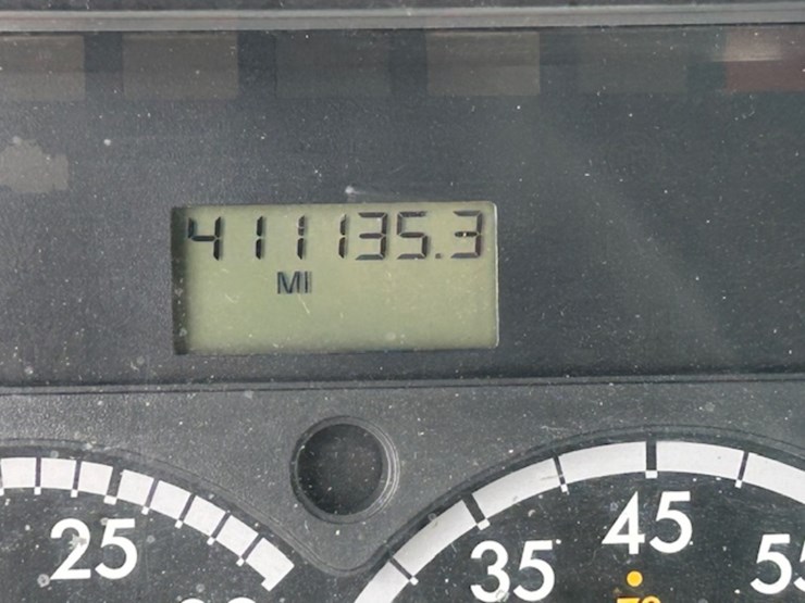 2016-freightliner-ca125-day-cab-image-18