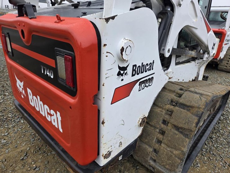 2020-bobcat-t740-image-21