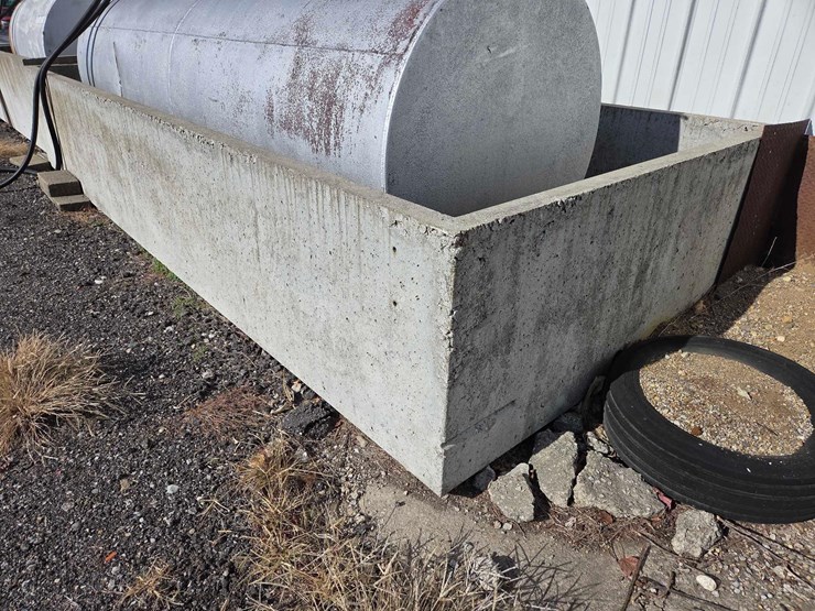 79"x192"x31"-cement-fuel-tank-dike-image-3