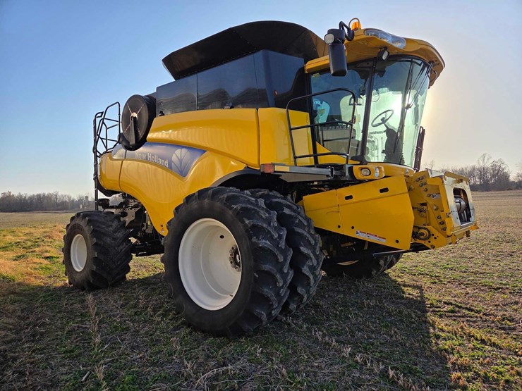 2010-new-holland-cr9065-image-40