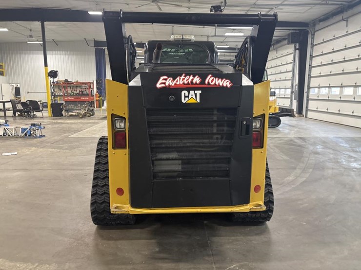 2018-caterpillar-228-image-10