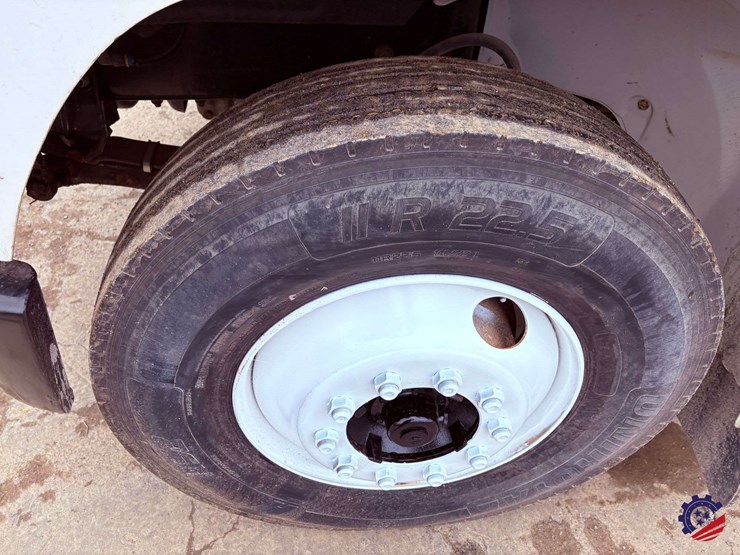 1998-freightliner-fl70-image-11