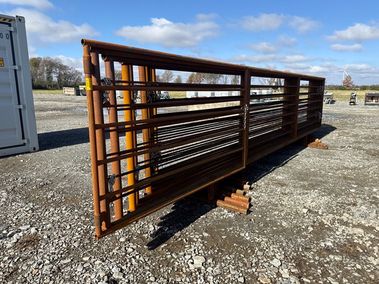#22678-•-(9)-cattle-panels-&-(1)-gate-image-1