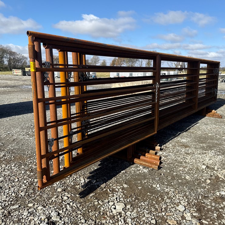 #22678 • (9) Cattle Panels & (1) Gate