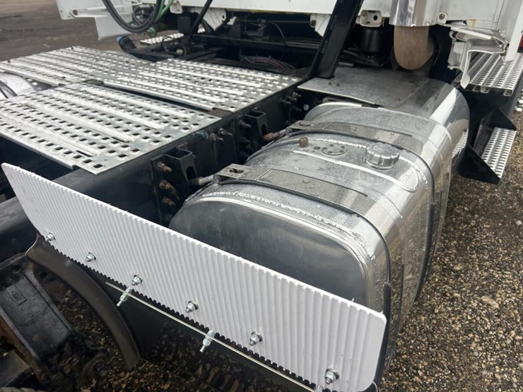 #1676-•-2015-volvo-vnl-day-cab-truck-tractor-image-20