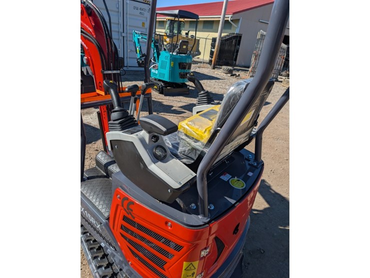 cfg-mx15rx-mini-excavator-w/-mechanical-thumb-image-10