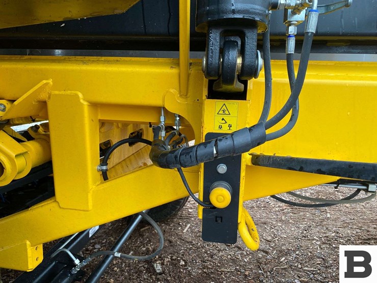 new-holland-340-image-39